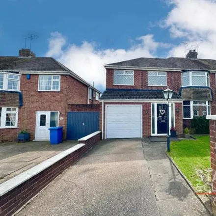 Buy this 4 bed duplex on Beresford Road in Mansfield Woodhouse, NG19 8QP