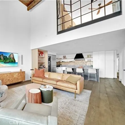 Image 3 - 56 Ironsides Street, Los Angeles, CA 90292, USA - Condo for sale