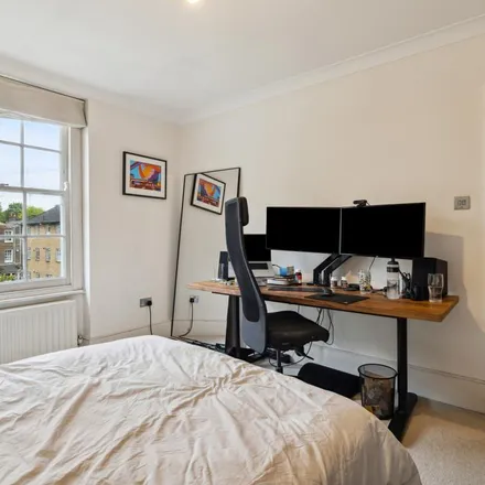 Rent this 4 bed apartment on Elizabeth Avenue in London, N1 3BQ