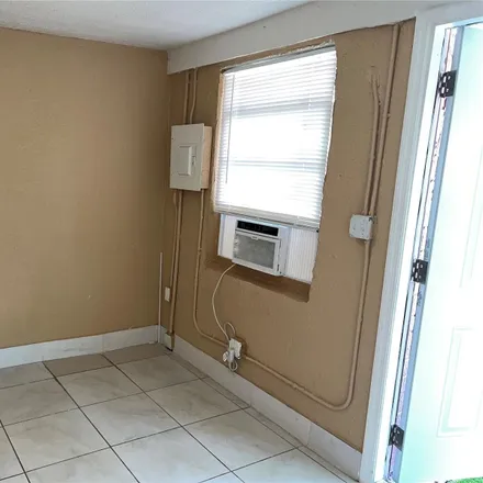 Image 3 - 2701 Northwest 18th Terrace, Middle River, Broward County, FL 33311, USA - Condo for rent