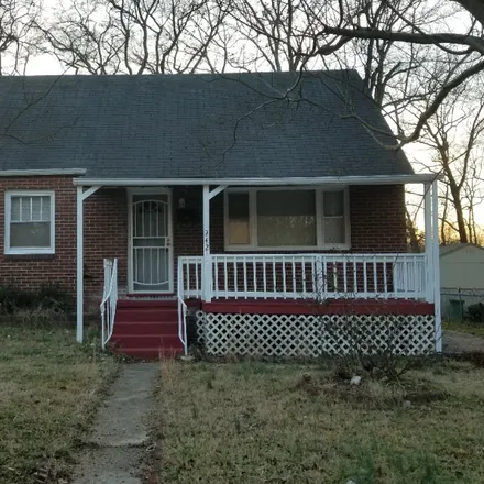Rent this 3 bed house on 342 Poplar Street