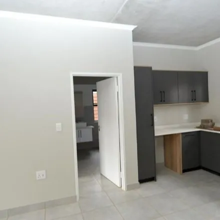 Image 7 - 494 Miami Place, Faerie Glen, Gauteng, 0043, South Africa - Townhouse for rent