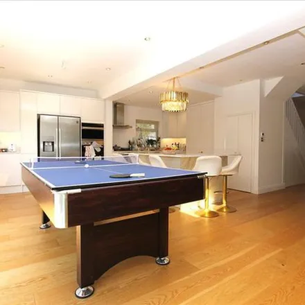 Rent this 4 bed duplex on 30 Vale Drive in London, EN5 2ED