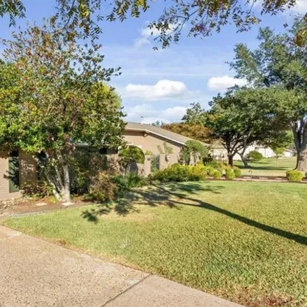Image 3 - 1399 White River Drive, Woodway, TX 76712, USA - House for sale
