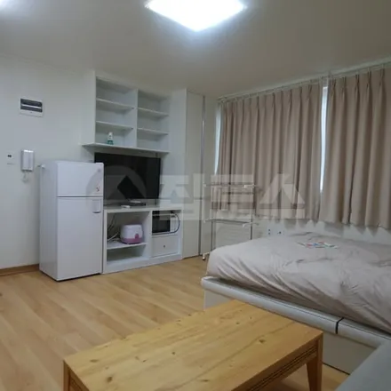 Rent this studio apartment on 서울특별시 강남구 역삼동 741-21