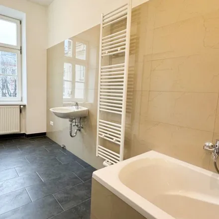 Rent this 3 bed apartment on Högelmüllergasse 6 in 1050 Vienna, Austria