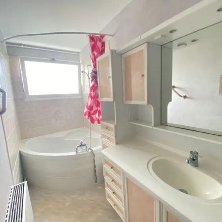Rent this 6 bed apartment on 9 Rue de l'Horloge in 35000 Rennes, France