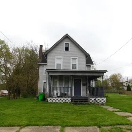 Buy this 4 bed house on 865 Oak Avenue Southeast in Massillon, OH 44646