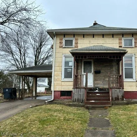 Buy this 3 bed house on 1041 Mc Kinley Street Northeast in Warren, OH 44483