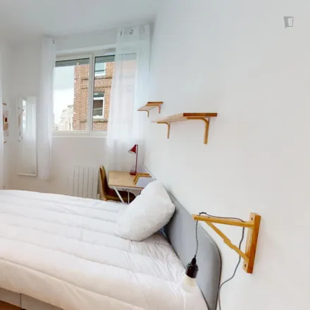 Rent this 5 bed room on 35 Rue de Brigode in 59037 Lille, France