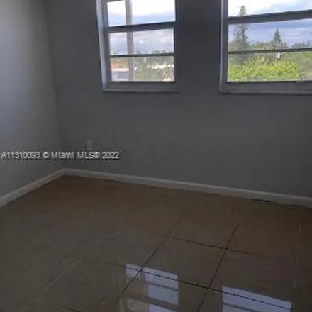 Image 8 - 2003 Marseille Drive, Isle of Normandy, Miami Beach, FL 33141, USA - Apartment for rent