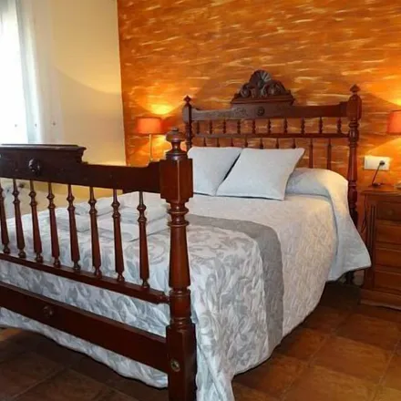Rent this 2 bed townhouse on 02450 Riópar