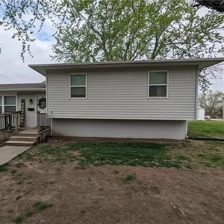 Buy this 4 bed house on 864 North 7th Street in Hiawatha, KS 66434
