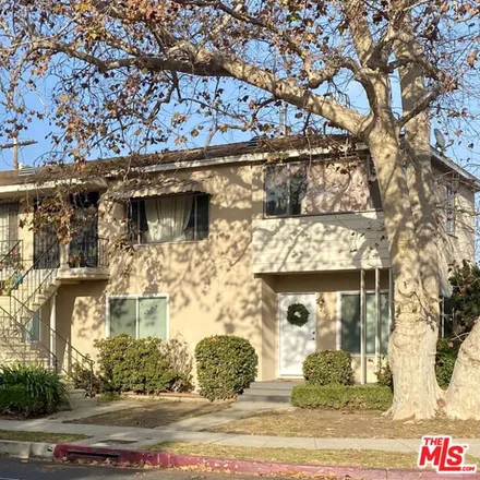 Buy this studio townhouse on 2592 Armacost Avenue in Los Angeles, CA 90064