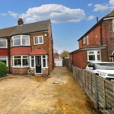 Buy this 4 bed duplex on Hull Road in Anlaby Common, HU4 7RX