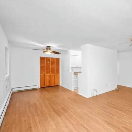 Image 3 - 406 Maryland Avenue, New York, NY 10305, USA - Apartment for sale
