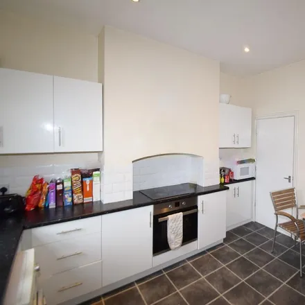 Image 2 - 458 Ecclesall Road, Sheffield, S11 8PJ, United Kingdom - Townhouse for rent