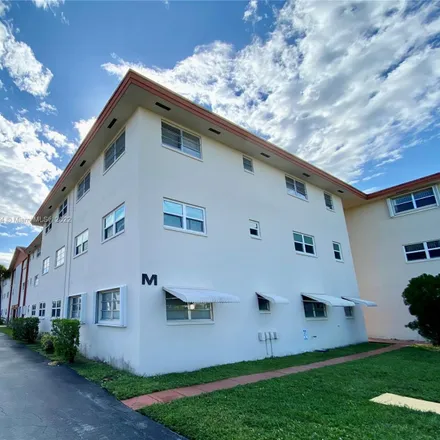 Buy this 1 bed condo on 5300 Washington Street in Hollywood, FL 33021