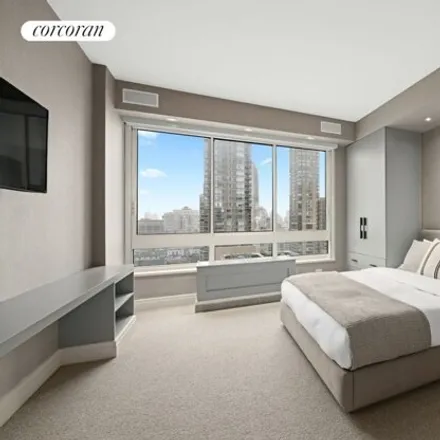 Image 5 - Trump Plaza Apartments, 167 East 61st Street, New York, NY 10021, USA - Apartment for rent