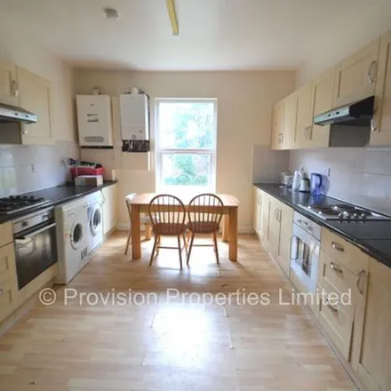 Rent this 9 bed townhouse on Cardigan Road in Leeds, LS6 3AF