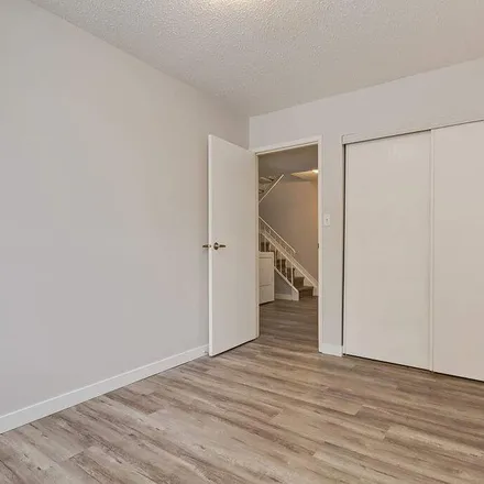Image 4 - Mount Pleasant Drive, Camrose, AB T4V 4J7, Canada - Apartment for rent