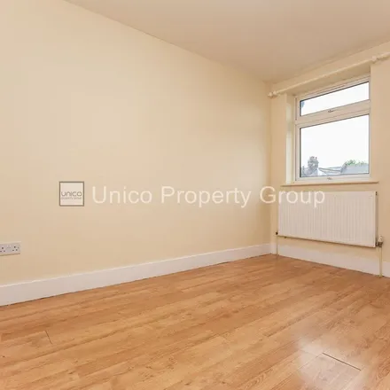 Rent this 3 bed townhouse on Lonsdale Close in Lonsdale Avenue, London