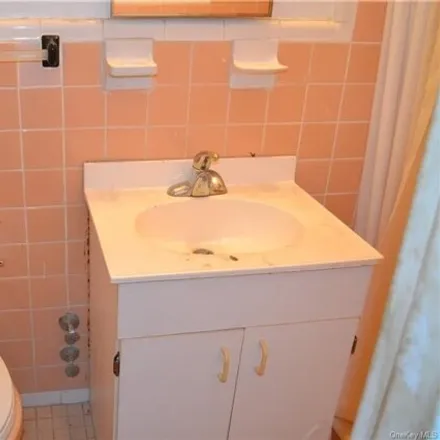 Image 7 - 614 Warburton Avenue, City of Yonkers, NY 10701, USA - Apartment for sale