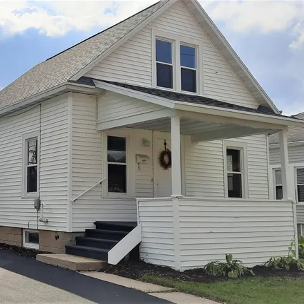 Buy this 3 bed house on 727 East Calumet Street in Appleton, WI 54915