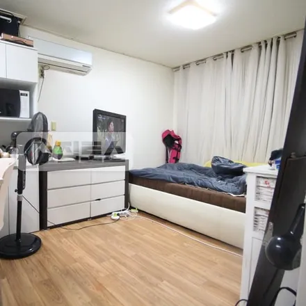 Rent this studio apartment on 서울특별시 강남구 논현동 132-20