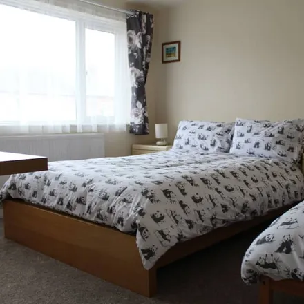 Image 2 - Caerphilly, CF83 3AP, United Kingdom - House for rent