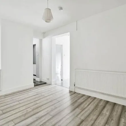 Rent this 4 bed apartment on Denmark Road in London, SE25 5QU