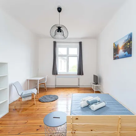 Rent this 3 bed room on Biebricher Straße 15 in 12053 Berlin, Germany