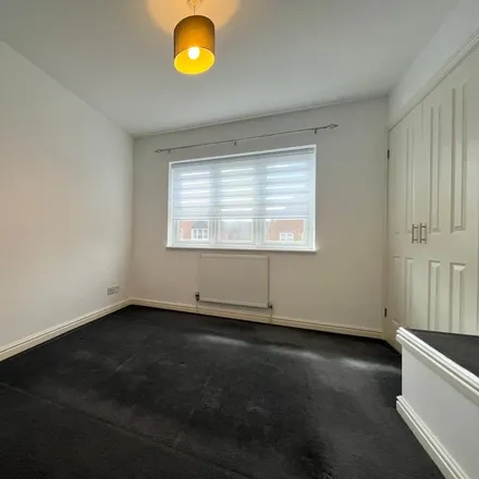 Image 7 - Ivy Way, Dickens Heath, B90 1RR, United Kingdom - Townhouse for rent