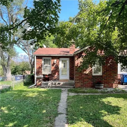 Buy this 2 bed house on 5605 Southwest 2nd Street in Des Moines, IA 50315
