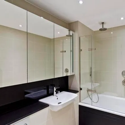 Image 7 - Sterling Mansions, 75 Leman Street, London, E1 8EY, United Kingdom - Apartment for sale