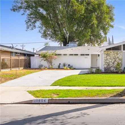 Image 2 - 10854 Debra Avenue, Los Angeles, CA 91344, USA - House for sale