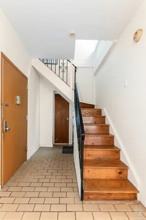Image 7 - 32-10 35th Street, New York, NY 11106, USA - House for sale