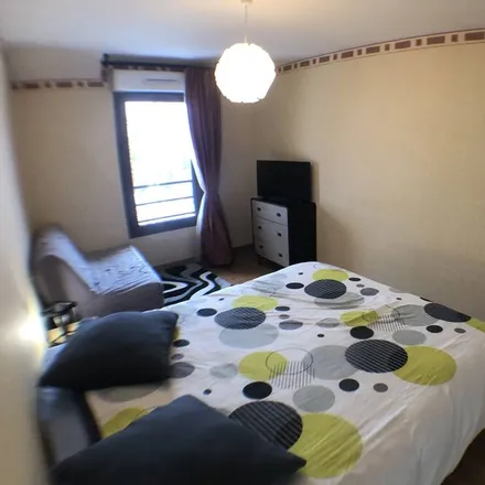 Rent this 2 bed apartment on 74410 Saint-Jorioz