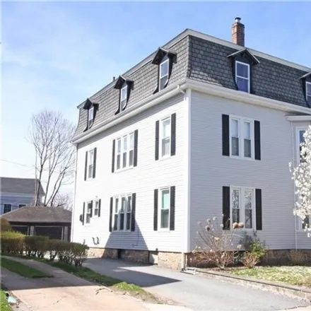 Rent this 2 bed condo on 13 Everett Street in Newport, RI 02840