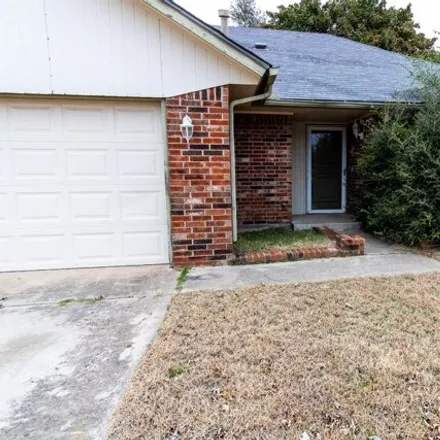 Image 2 - 10589 Willow Ridge Drive, Midwest City, OK 73130, USA - House for rent