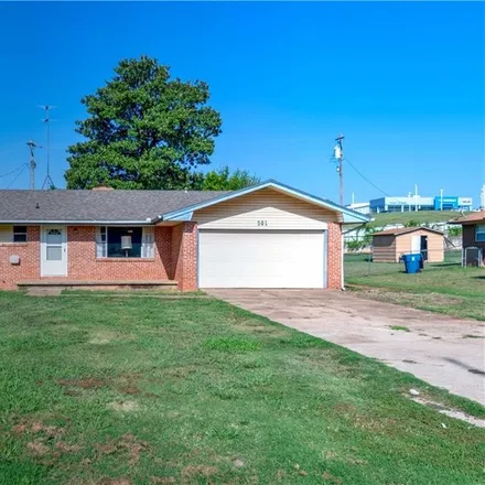 Buy this 3 bed house on 501 North Blaine Avenue in Chandler, OK 74834