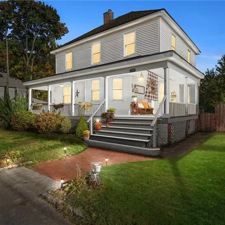 Buy this 3 bed house on 126 Beach Avenue in Warwick, RI 02889