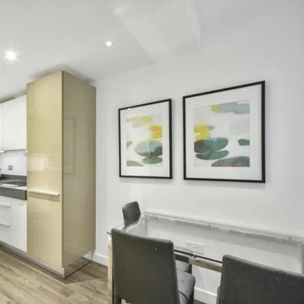 Rent this 1 bed room on Kingwood Gardens in Piazza Walk, London