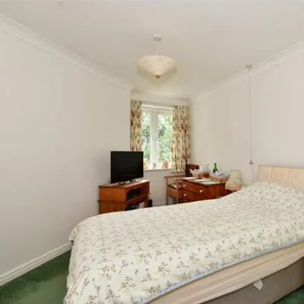 Image 4 - Croydon Road, Tandridge, CR3 6QF, United Kingdom - Apartment for sale