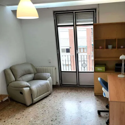 Rent this 5 bed room on Carrer del Vinalopó in 11, 46021 Valencia