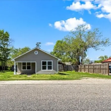 Image 4 - 236 Galveston Avenue South, Anahuac, Chambers County, TX 77514, USA - House for sale