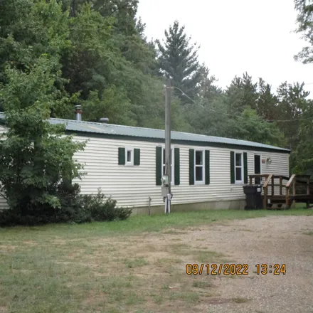 Buy this 3 bed house on 5798 Supply Road Southwest in South Boardman, Boardman Township