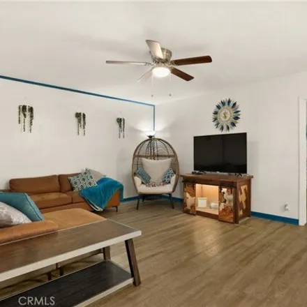 Image 8 - Alley ‎80939, Los Angeles, CA 91335, USA - House for sale