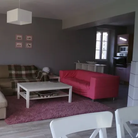 Rent this 4 bed house on 46100 Figeac