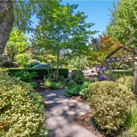 Image 3 - 469 7th Street, Lake Oswego, OR 97034, USA - House for sale